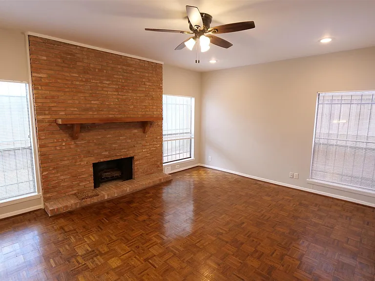 9526 Val Verde St — Photo 6