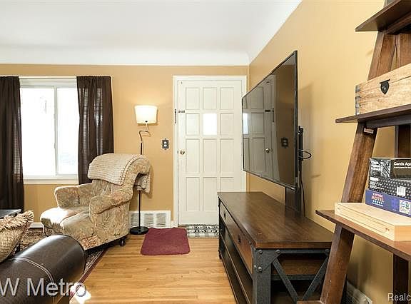 5th image of 1127 Bauman Ave
