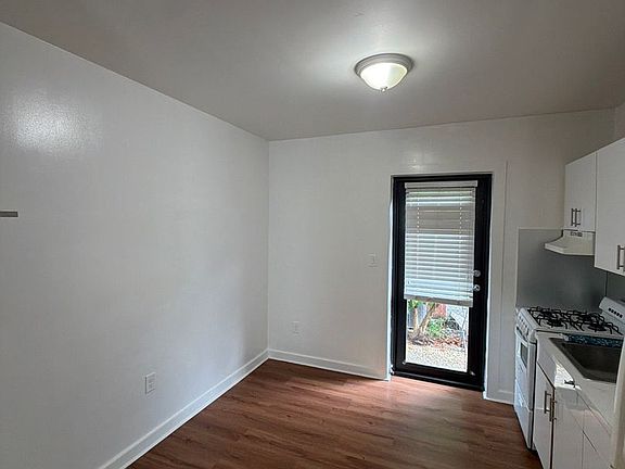 3rd image of 481 NW 30th St APT 2