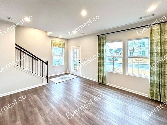 5th image of 2671 Whistler Way NE