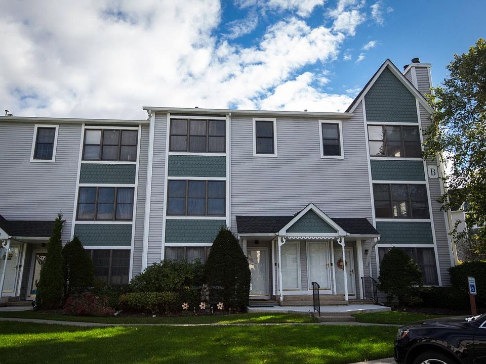 1st image of 116 Heritage Ln #213