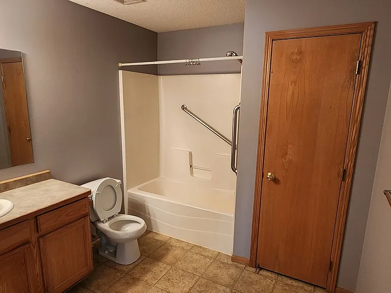 503 Amber Ln — Photo 6