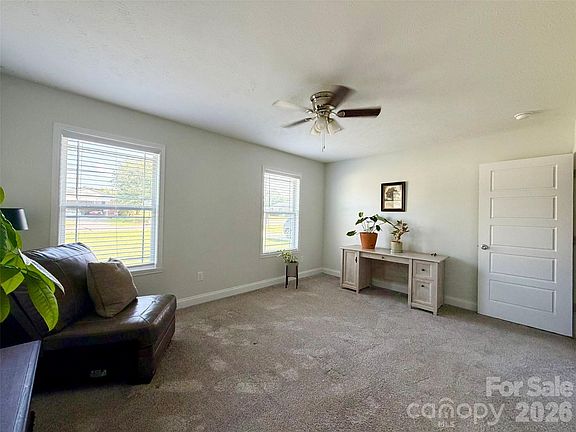 5th image of 118 Elder St