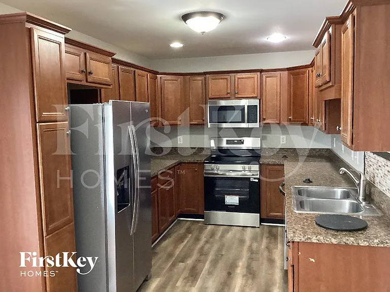 850 Samantha Ln — Photo 6