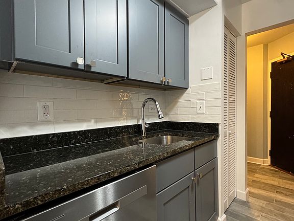 5th image of 3825 N Pine Grove Ave APT 313