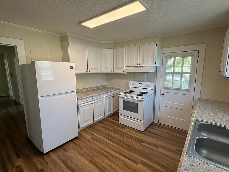 1401 Sidney Ave — Photo 6