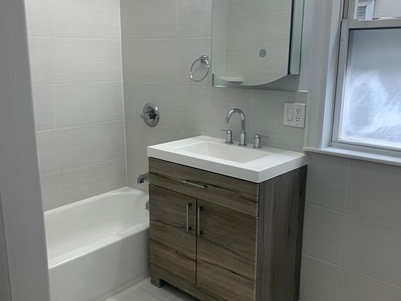 2nd image of 276 Kimball Ave