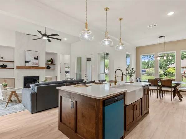 114 Springwood Rd, Mabank, TX 75156