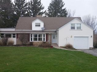 7389 Rochester Rd, Lockport, NY 14094