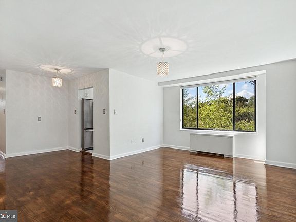 3rd image of 5112 Macarthur Blvd NW APT 211