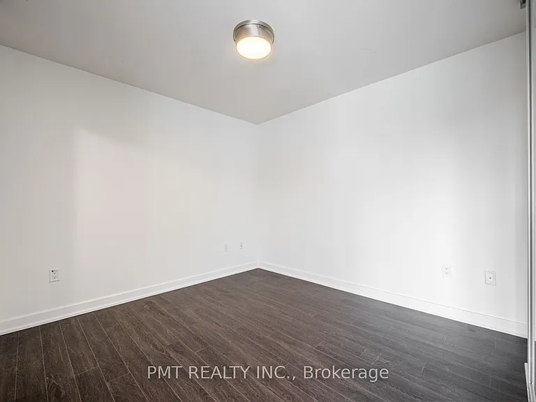 775 King St W #514 — Photo 9