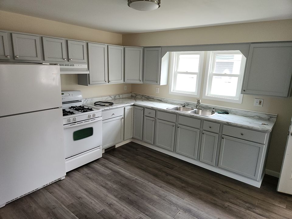 1st image of 718 W Mishawaka Ave