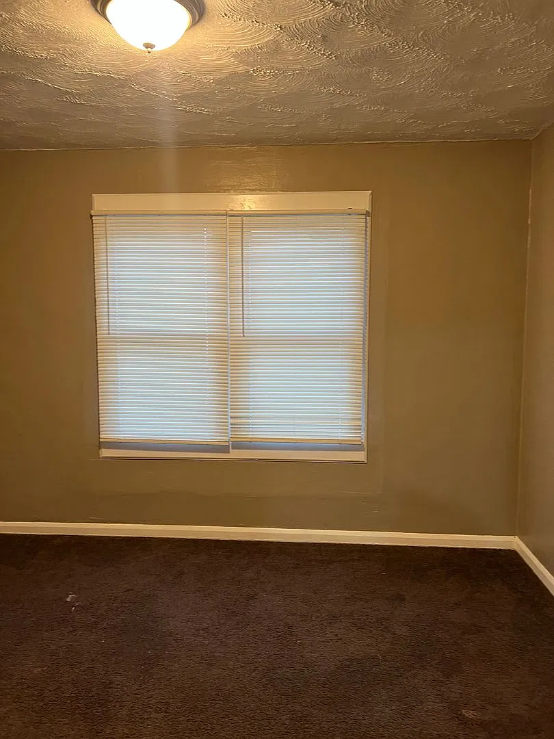 Charming residence boasts two spacious bedrooms and a full bathroom, perfect for comfortable living! — Photo 3
