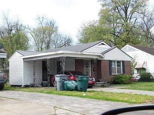3rd image of 813 E Walnut St