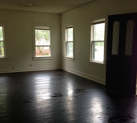 5th image of 504 W Marshall Ave