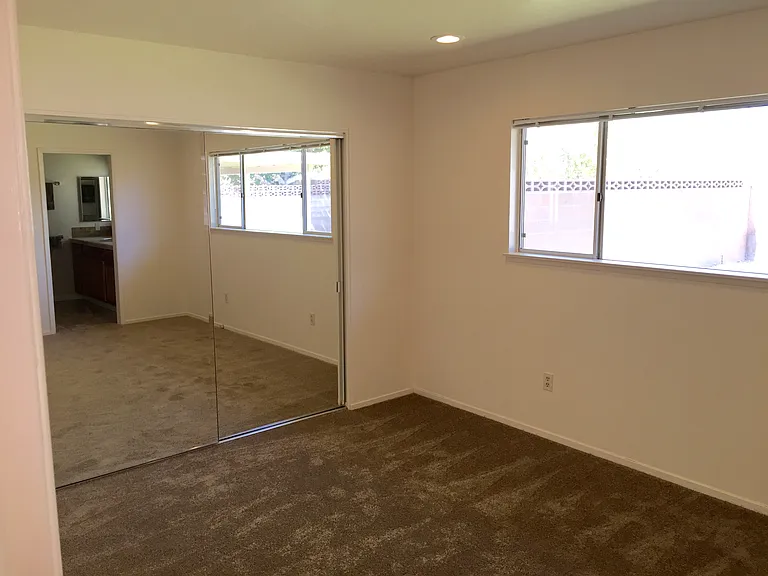 425 Peg St — Photo 16