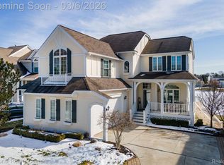 1015 Watersedge Ct, Oxford, MI