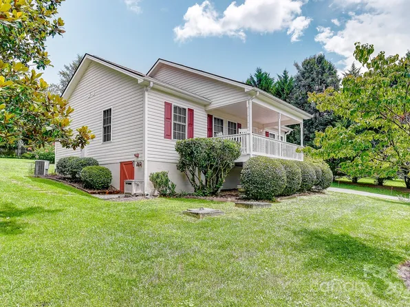 233 Forest Bend Dr, Horse Shoe, NC 28742