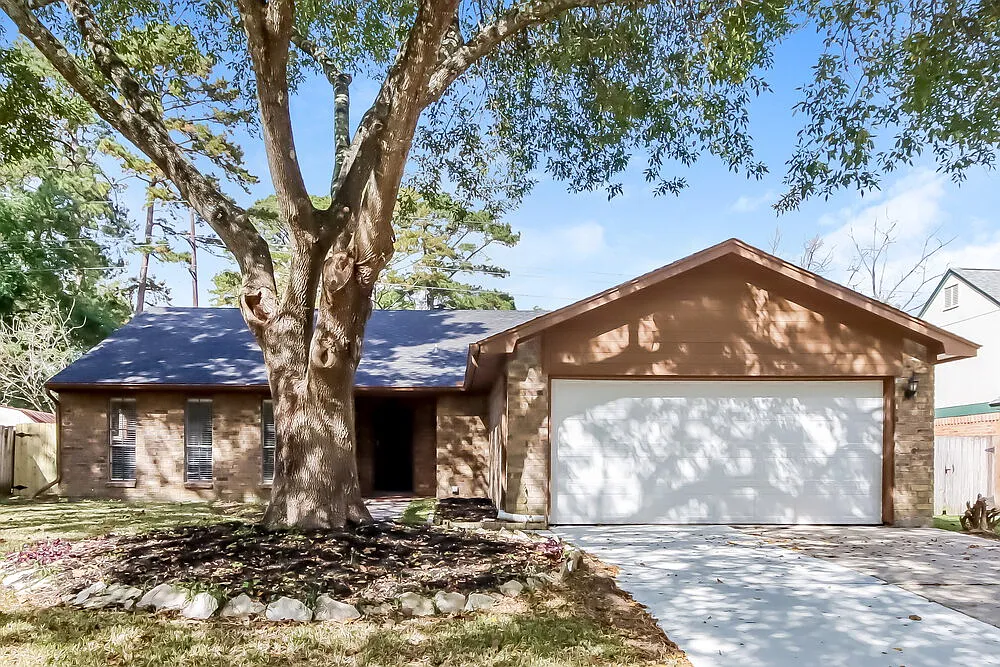 3 bed, 2.0 bath, 2290 sqft, $2,055 — Photo 1