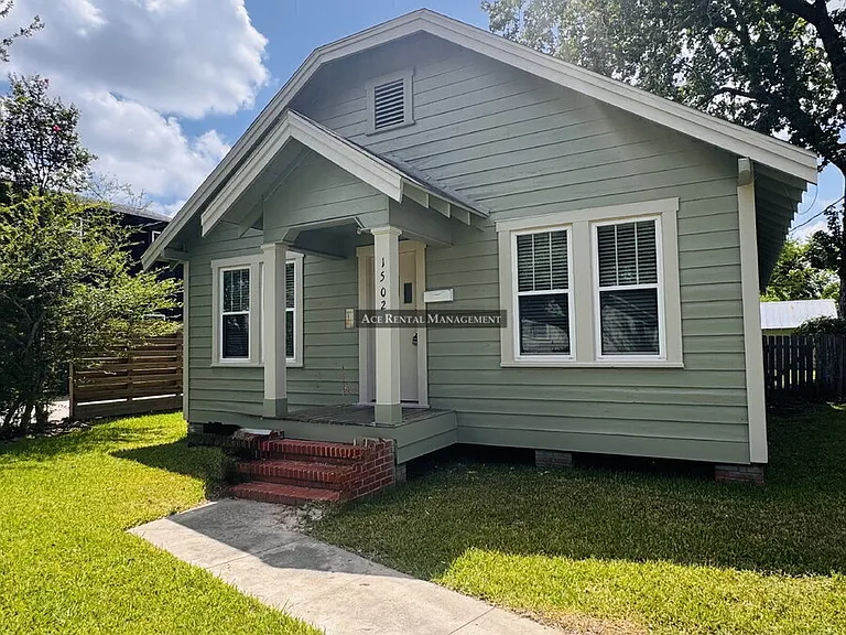 1502 Dallas St — Photo 1