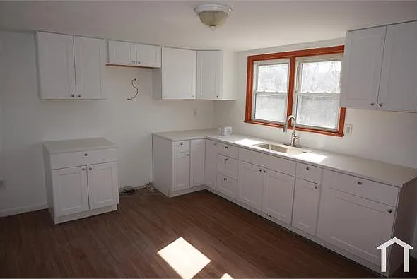 250 E Chestnut St — Photo 11