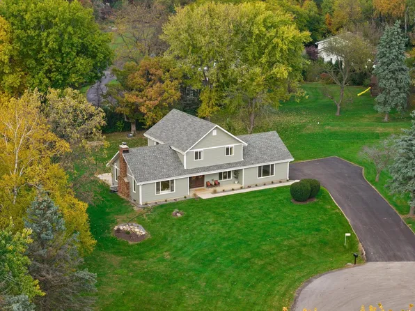 S35W27615 Country Club COURT, Waukesha, WI 53189