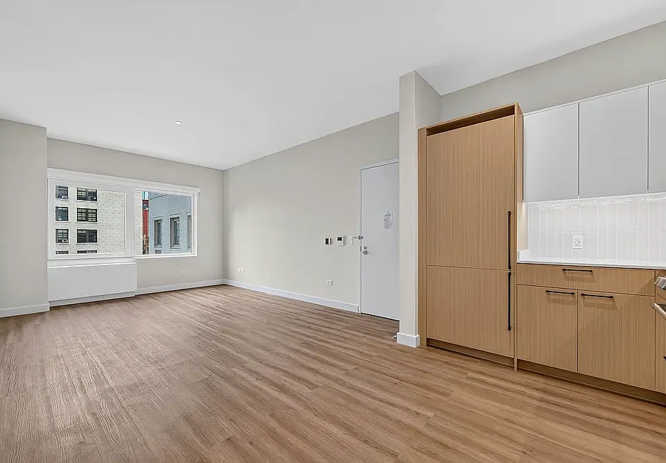 261 W 24th St #8K