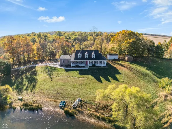 517 N Pioneer Rd, Centerpoint, IN 47840