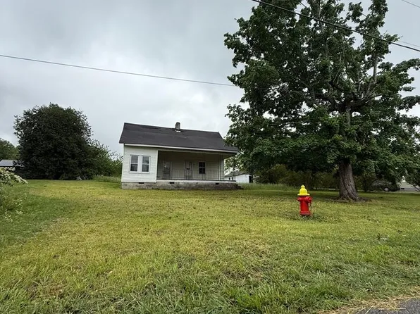 211 3rd Ave N, Baxter, TN 38544