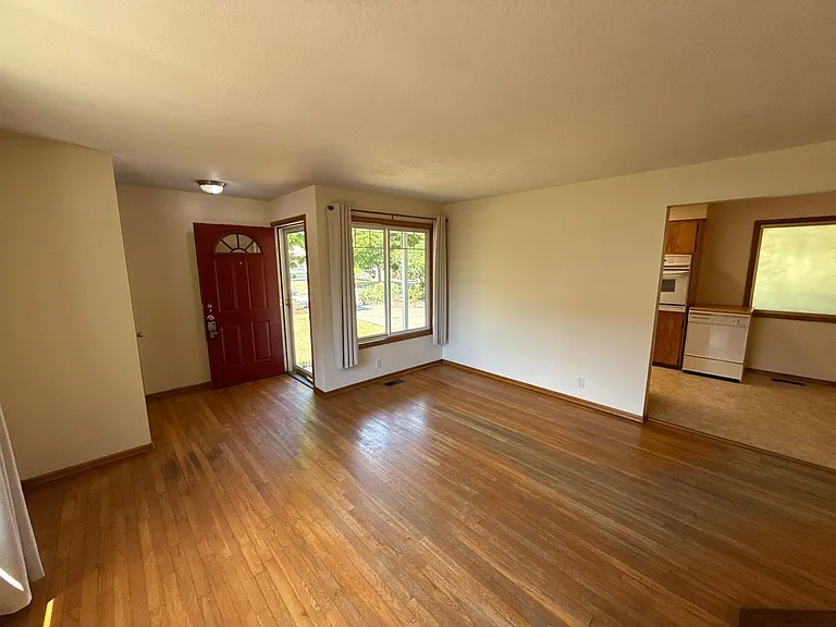 1670 Yew St SE — Photo 7