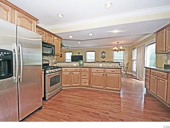 5th image of 536 Yeatman Ave
