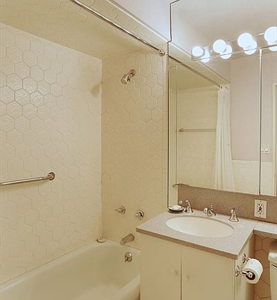 4th image of 200 E 74th St APT 10A