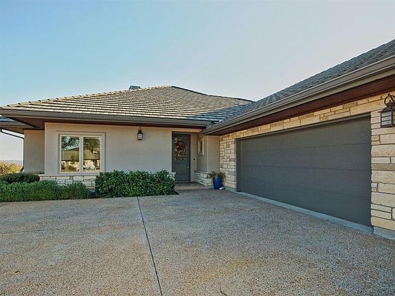 2nd image of 1117 Majestic Hills Blvd