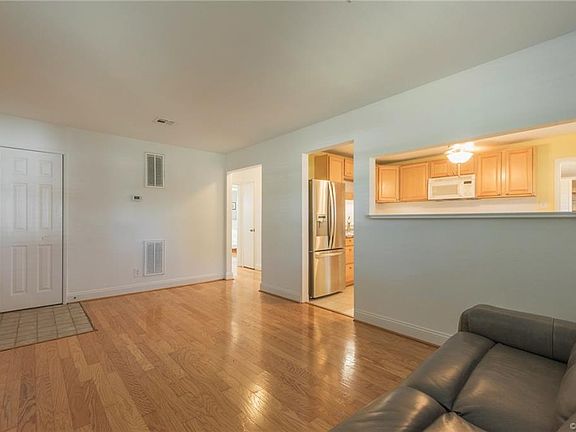 5th image of 8405 Lynn Ave