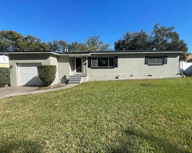 Beautiful 2 bedroom. 2 bath with bonus room for a bedroom or office!