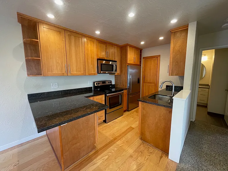 135 Piccadilly Pl #F — Photo 2