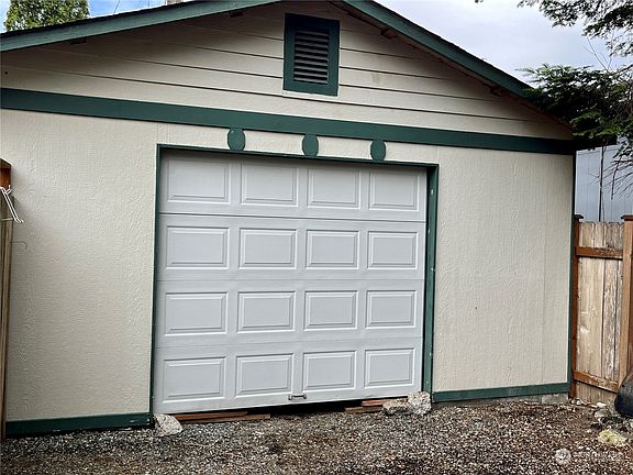 3rd image of 4909 Henley Street