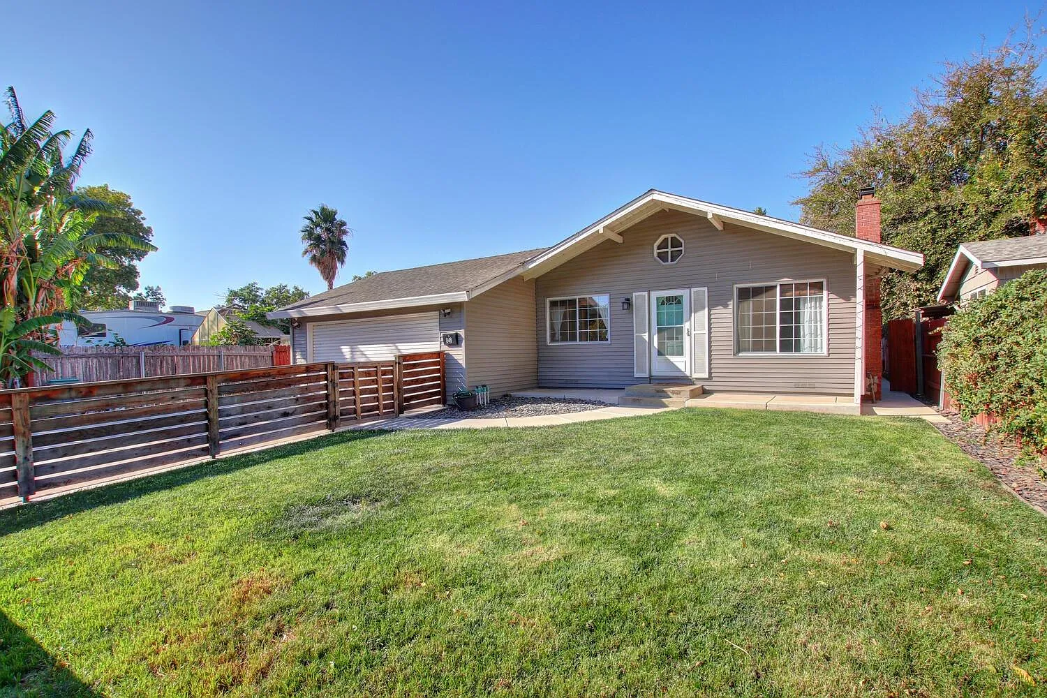 848 Garnet St photo 1