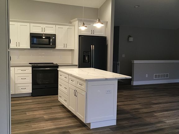 4th image of 23587 Laurel Glen Ave #30