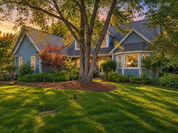 W326S1480 Forest Hills DRIVE, Delafield, WI 53018