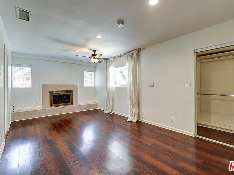15601 Morrison St — Photo 9