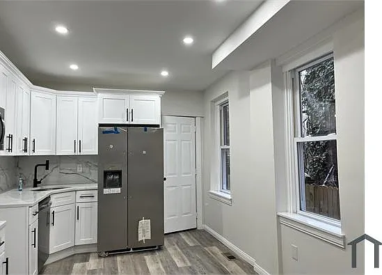 4 bed, 1212 sqft, $2,690 — Photo 2