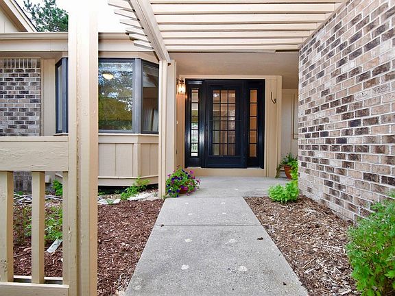 4th image of 1361 Suncrest Dr NE