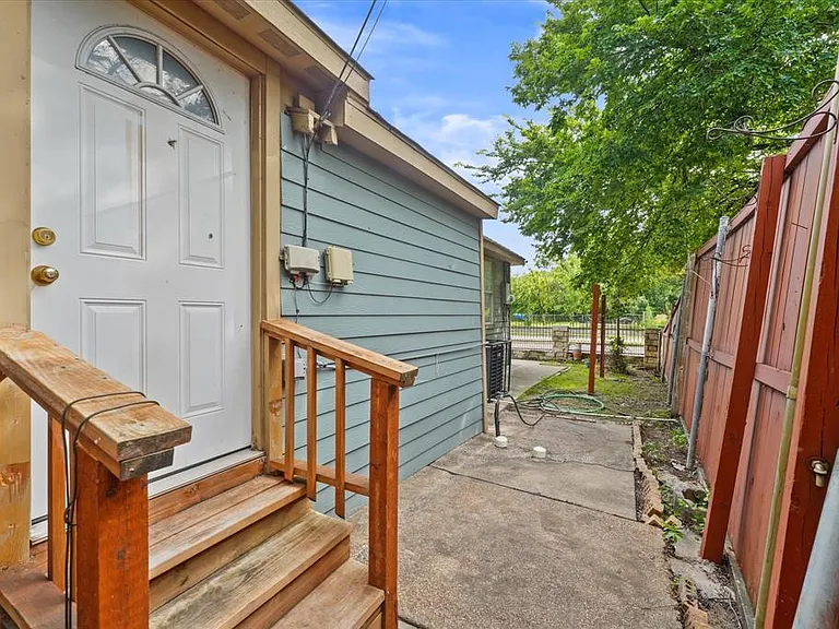 709 S Munger Blvd — Photo 8