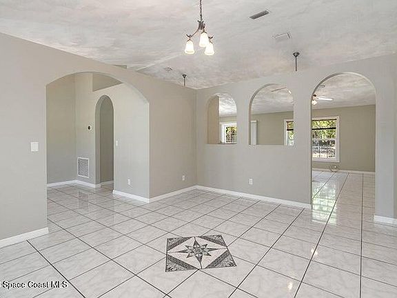 5th image of 2595 3rd Ave NE