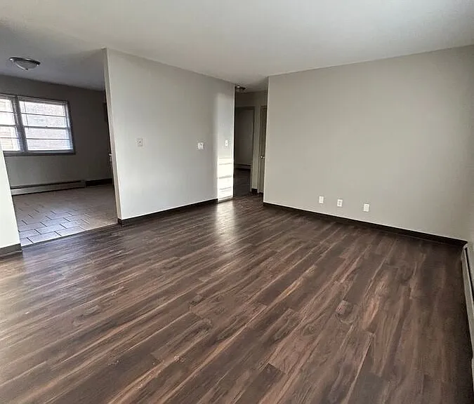 610 E 2nd St S #3 — Photo 2