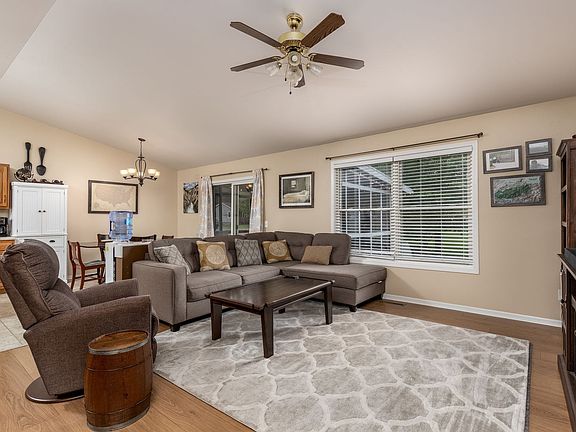 5th image of 2101 Fox Chase Dr
