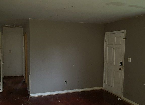 4th image of 1219 Syracuse Ave NW