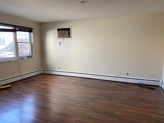 2nd image of 1115 Kennedy Blvd APT 1