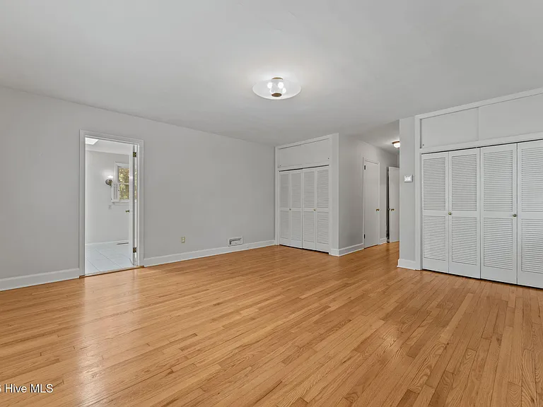 225 Arbutus Rd — Photo 29